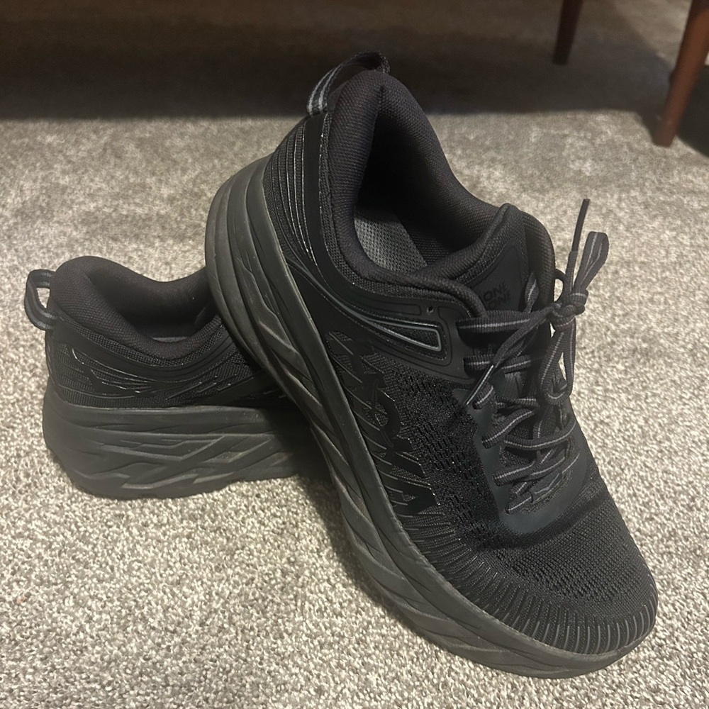 Hoka black bondi 7